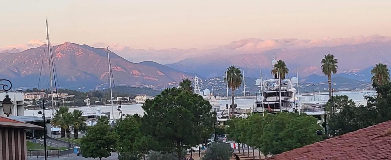 Appartement Superbe T2, Vieux Port, Hyper Centre Ajaccio
